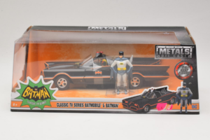 Batmobile Batman-figuuri Mukana Metals Diecast 1:24 98259 Metalli