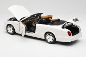Bentley Azure Glacier White Minichamps 1:18 100139502 Metalli — kuva 5 / 8
