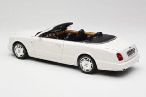 Bentley Azure Glacier White Minichamps 1:18 100139502 Metalli — kuva 7 / 8