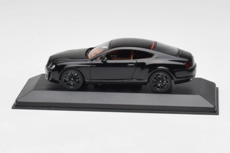Bentley Continental GT Musta Mustilla Vanteilla Minichamps 1:43 BENTLEY002 Metalli