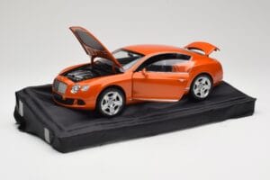 Bentley Continental GT Orange Metallic Minichamps 1:18 100139921 Metalli — kuva 2 / 8