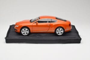 Bentley Continental GT Orange Metallic Minichamps 1:18 100139921 Metalli — kuva 4 / 8