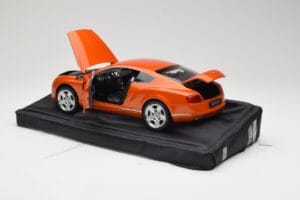 Bentley Continental GT Orange Metallic Minichamps 1:18 100139921 Metalli — kuva 5 / 8