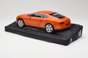 Bentley Continental GT Orange Metallic Minichamps 1:18 100139921 Metalli — kuva 7 / 8