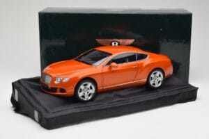 Bentley Continental GT Orange Metallic Minichamps 1:18 100139921 Metalli — kuva 8 / 8