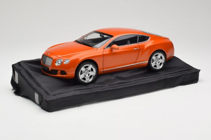 Bentley Continental GT Orange Metallic Minichamps 1:18 100139921 Metalli
