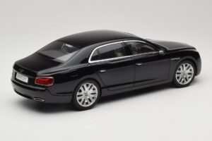 Bentley Flying Spur W12 Diamond Black Kyosho 1:18 08891DBK Metalli — kuva 3 / 8