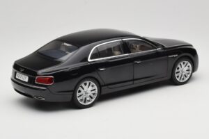 Bentley Flying Spur W12 Onyx Black Kyosho 1:18 08891NX Metalli — kuva 3 / 8