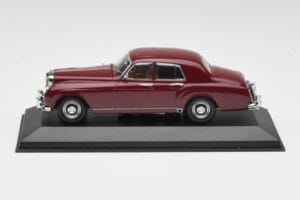 Bentley S1 Continental Flying Spur Viininpunainen Minichamps 1:43 436139550 Metalli