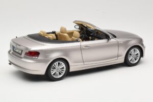 BMW 1 Series E88 Avoauto Mineral Silver Metallic Kyosho 1:18 80430427020 Metalli — kuva 3 / 8