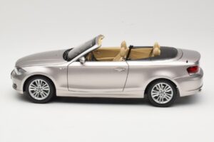 BMW 1 Series E88 Avoauto Mineral Silver Metallic Kyosho 1:18 80430427020 Metalli — kuva 4 / 8