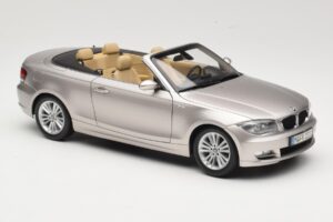 BMW 1 Series E88 Avoauto Mineral Silver Metallic Kyosho 1:18 80430427020 Metalli — kuva 6 / 8