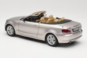 BMW 1 Series E88 Avoauto Mineral Silver Metallic Kyosho 1:18 80430427020 Metalli — kuva 7 / 8