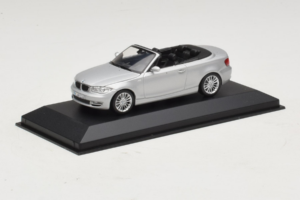 BMW 1-Series E88 Avoauto Titan Silver Minichamps 1:43 80420427037-R1 Metalli — kuva 2 / 5