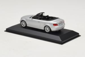 BMW 1-Series E88 Avoauto Titan Silver Minichamps 1:43 80420427037-R1 Metalli — kuva 3 / 5