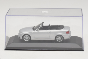 BMW 1-Series E88 Avoauto Titan Silver Minichamps 1:43 80420427037-R1 Metalli — kuva 4 / 5