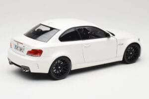 BMW 1M Coupe E82 Valkoinen Minichamps 1:18 110020022 Metalli — kuva 3 / 8