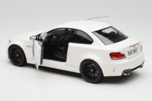 BMW 1M Coupe E82 Valkoinen Minichamps 1:18 110020022 Metalli — kuva 5 / 8