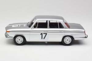 BMW 2000 Ti #17 J. Ickx / H. Hahne 24 Hours of Spa 1966 Winners Minichamps 1:18 107662517 Hartsi — kuva 3 / 6