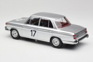 BMW 2000 Ti #17 J. Ickx / H. Hahne 24 Hours of Spa 1966 Winners Minichamps 1:18 107662517 Hartsi — kuva 5 / 6