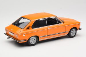 BMW 2000 Tii Touring Oranssi Minichamps 1:18 80430145824 Metalli — kuva 3 / 8