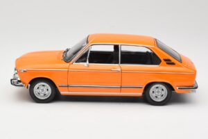 BMW 2000 Tii Touring Oranssi Minichamps 1:18 80430145824 Metalli — kuva 4 / 8