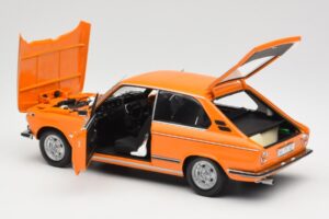 BMW 2000 Tii Touring Oranssi Minichamps 1:18 80430145824 Metalli — kuva 5 / 8