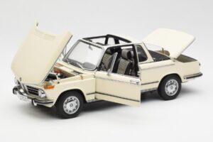 BMW 2002 Baur Avoauto E10 Chamonix Valkoinen AUTOart 1:18 70532 Metalli — kuva 2 / 8