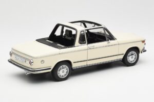 BMW 2002 Baur Avoauto E10 Chamonix Valkoinen AUTOart 1:18 70532 Metalli — kuva 3 / 8