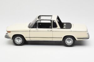 BMW 2002 Baur Avoauto E10 Chamonix Valkoinen AUTOart 1:18 70532 Metalli — kuva 4 / 8