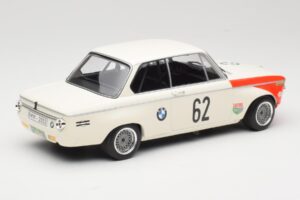 BMW 2002 tiK BMW AG #1 H. Hahne / D. Quester Class Winner Guards International 6 Hours Brands Hatch 1969 Minichamps 1:18 1556 — kuva 2 / 6