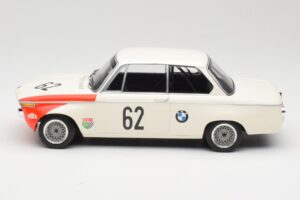 BMW 2002 tiK BMW AG #1 H. Hahne / D. Quester Class Winner Guards International 6 Hours Brands Hatch 1969 Minichamps 1:18 1556 — kuva 3 / 6