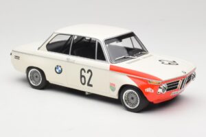 BMW 2002 tiK BMW AG #1 H. Hahne / D. Quester Class Winner Guards International 6 Hours Brands Hatch 1969 Minichamps 1:18 1556 — kuva 4 / 6