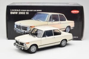 BMW 2002 Valkoinen Kyosho 1:18 08541W Metalli — kuva 8 / 8
