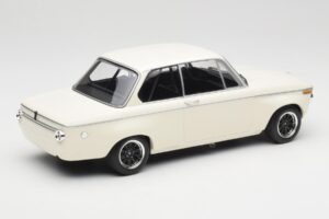 BMW 2002 Valkoinen Plain Body Version Minichamps 1:18 155702600 Metalli — kuva 2 / 6