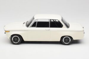 BMW 2002 Valkoinen Plain Body Version Minichamps 1:18 155702600 Metalli — kuva 3 / 6