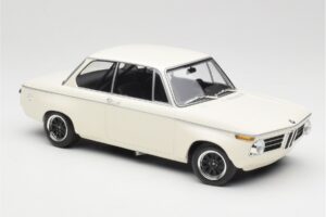 BMW 2002 Valkoinen Plain Body Version Minichamps 1:18 155702600 Metalli — kuva 4 / 6