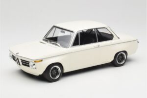 BMW 2002 Valkoinen Plain Body Version Minichamps 1:18 155702600 Metalli