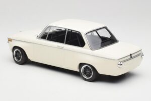 BMW 2002 Valkoinen Plain Body Version Minichamps 1:18 155702600 Metalli — kuva 5 / 6