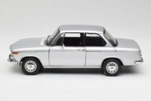 BMW 2002tii Hopea AUTOart 1:18 80430151479 Metalli — kuva 4 / 8