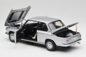 BMW 2002tii Hopea AUTOart 1:18 80430151479 Metalli — kuva 5 / 8
