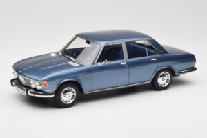 BMW 2500 E3 Blue Metallic BoS Models 1:18 BOS030 Hartsi