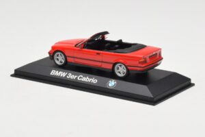 BMW 3 Series E30 Avoauto Punainen Minichamps 1:43 80429421500 Metalli — kuva 3 / 4