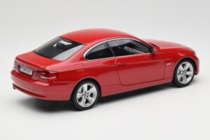 BMW 3 Series E92 Punainen Kyosho 1:18 80430407219 Metalli — kuva 3 / 8