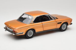 BMW 3.0 CSi E9 Gold Metallic Minichamps 1:18 180029027 Metalli — kuva 3 / 8
