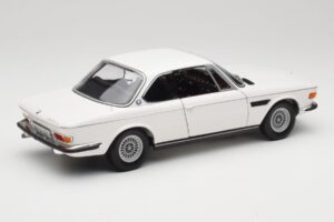 BMW 3.0 CSi E9 Valkoinen Minichamps 1:18 180029026 Metalli — kuva 3 / 8