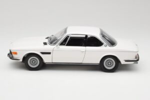 BMW 3.0 CSi E9 Valkoinen Minichamps 1:18 180029026 Metalli — kuva 4 / 8