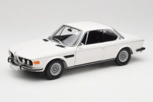 BMW 3.0 CSi E9 Valkoinen Minichamps 1:18 180029026 Metalli
