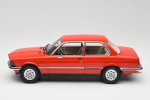 BMW 316 E21 Punainen Minichamps 1:18 107024100 Hartsi — kuva 3 / 6