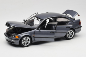 BMW 318i E46 Grey Metallic Jälleenmyyjän Erikoisversio UT Models 1:18 80430028459 Metalli — kuva 2 / 8